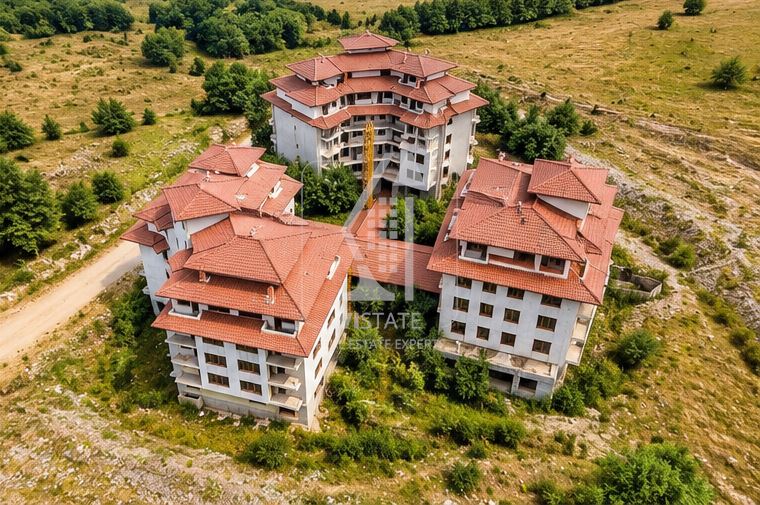Продава се хотелски комплекс с Акт 14 до Pirin Golf & Country Club, Разлог - РЗП 9 500 кв.м - 0